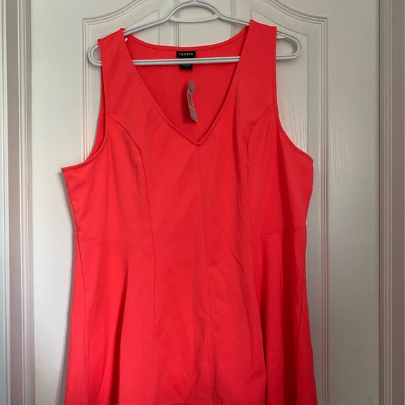 BNWT Torrid size 2 sleeveless top - Picture 1 of 3